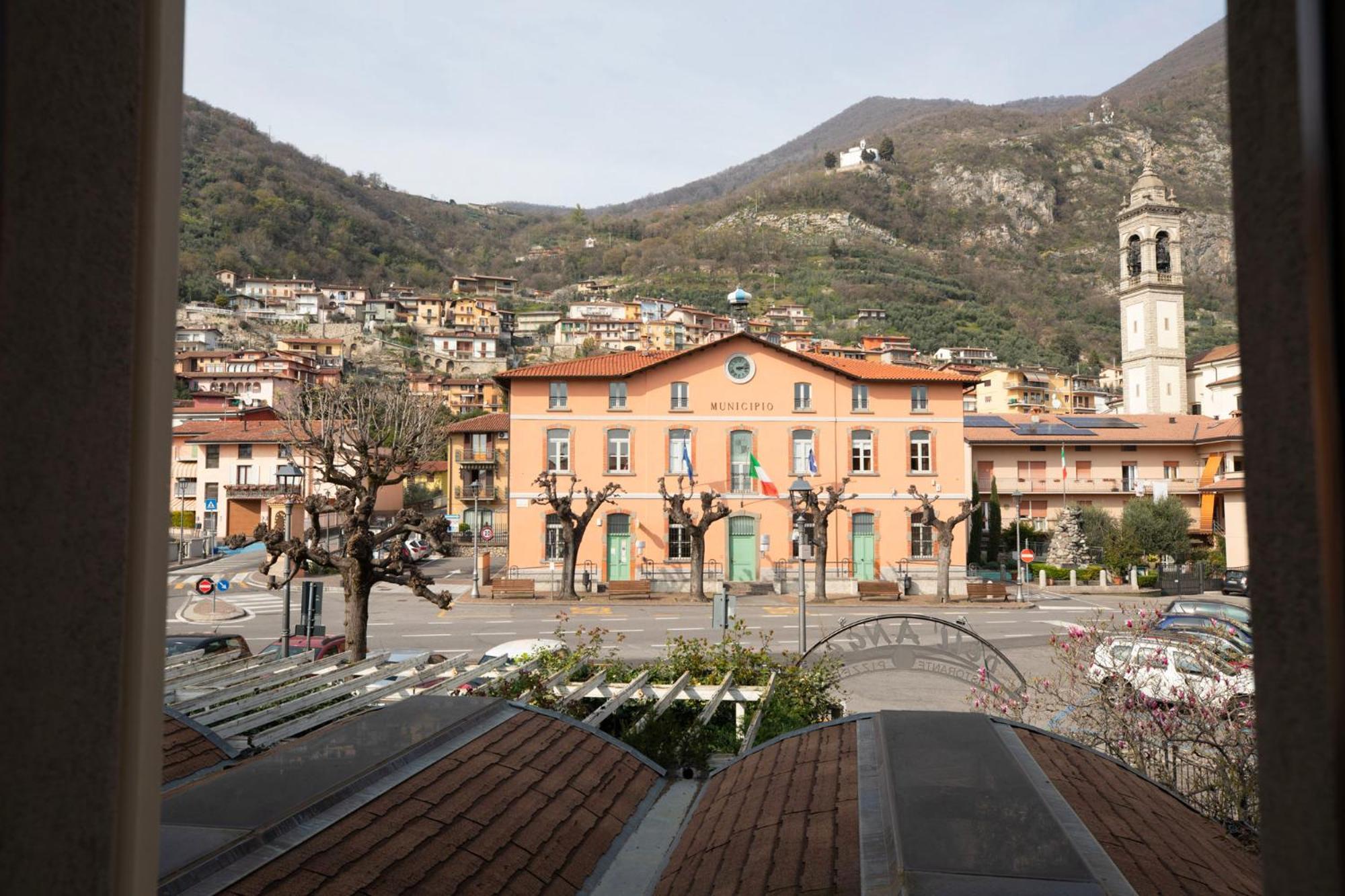 Hotel Dell'Angelo Predore Exterior photo